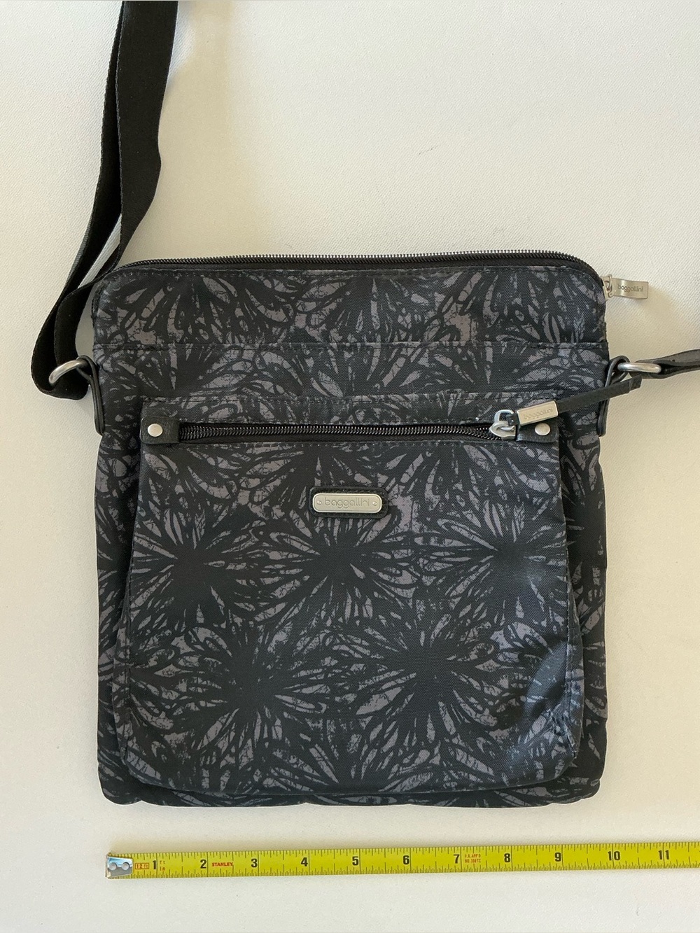 Baggallini Crossbody Bag Black Gray Floral Travel Lightweight Nylon RFID Style - Picture 7 of 9